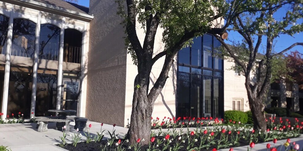 More Photos Of 3040 Riverside Dr, Upper Arlington Office For Lease