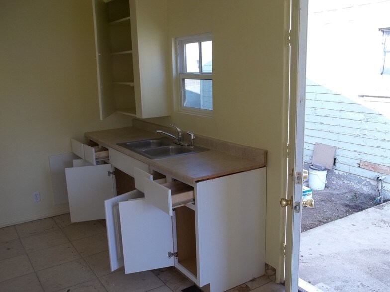 More Photos Of 2208 Lake St, Bakersfield Apartments For Sale