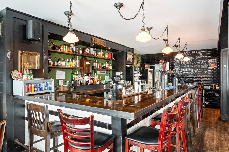 More Photos Of 150 Boul Des Bois-Francs S, Victoriaville Freestanding For Lease