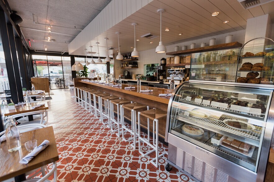 More Photos Of 639-641 N Larchmont Blvd, Los Angeles Loft Creative Space For Sale