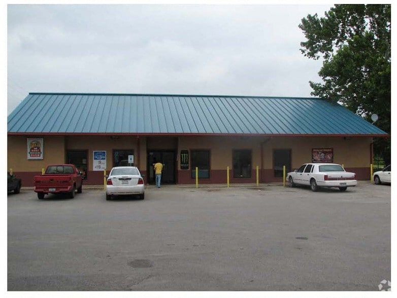 More Photos Of 19720 S US Highway 281, San Antonio Warehouse For Lease