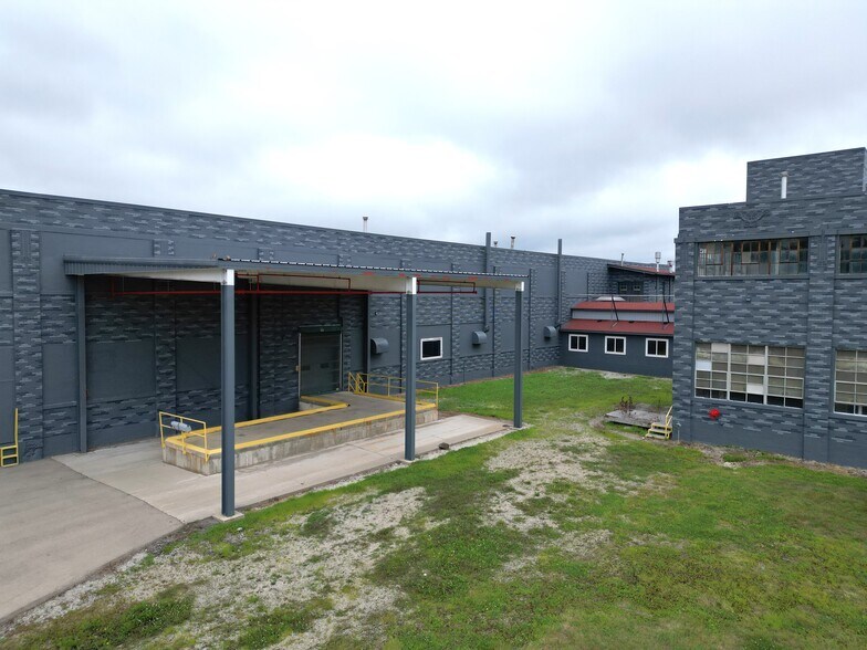 More Photos Of 505 Libby St, Waupun Manufacturing For Lease