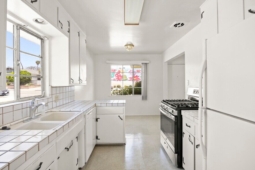 More Photos Of 11 N Dunning St, Ventura Apartments For Sale