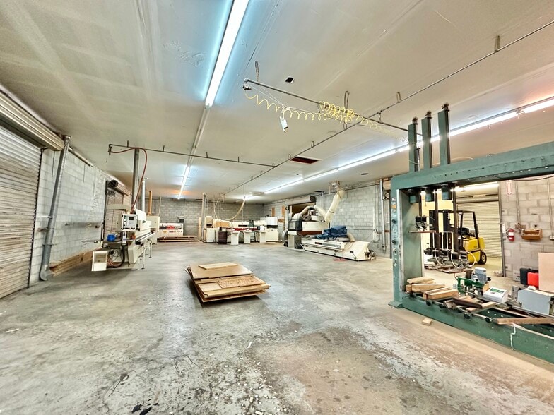 More Photos Of 739 Glenwood Ave, Sebring Manufacturing For Sale