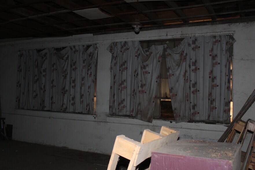 More Photos Of 1871 Elm, Waynoka Sports And Entertainment For Sale