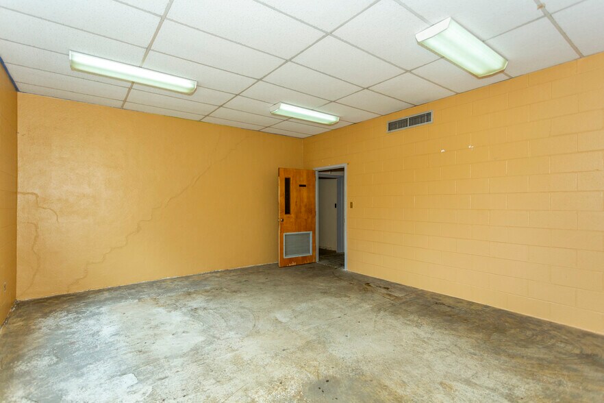 More Photos Of 2001 Avenue Z, Birmingham Religious Facility For Sale