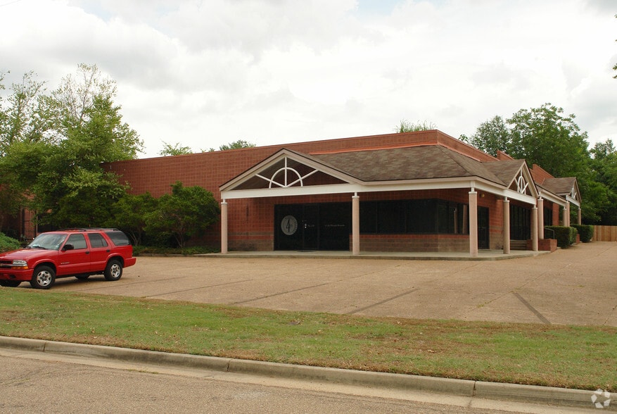 More Photos Of 100 Briarwood West Dr, Jackson Office For Lease
