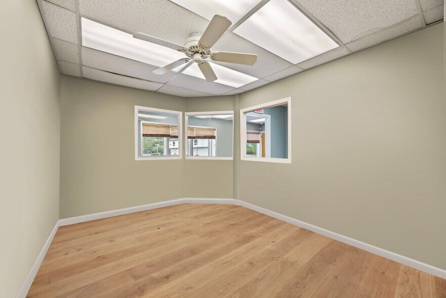 More Photos Of 1594-1600 US Highway 130, North Brunswick Medical For Lease