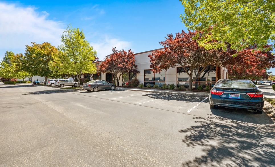 More Photos Of 6074 N Discovery Way, Boise Office For Sale