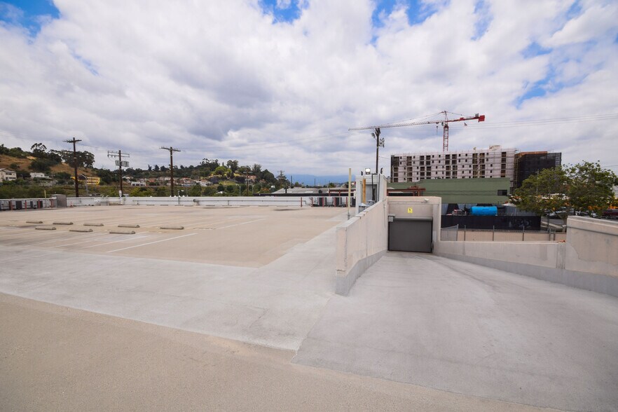 More Photos Of 1440 N Spring St, Los Angeles Warehouse For Lease