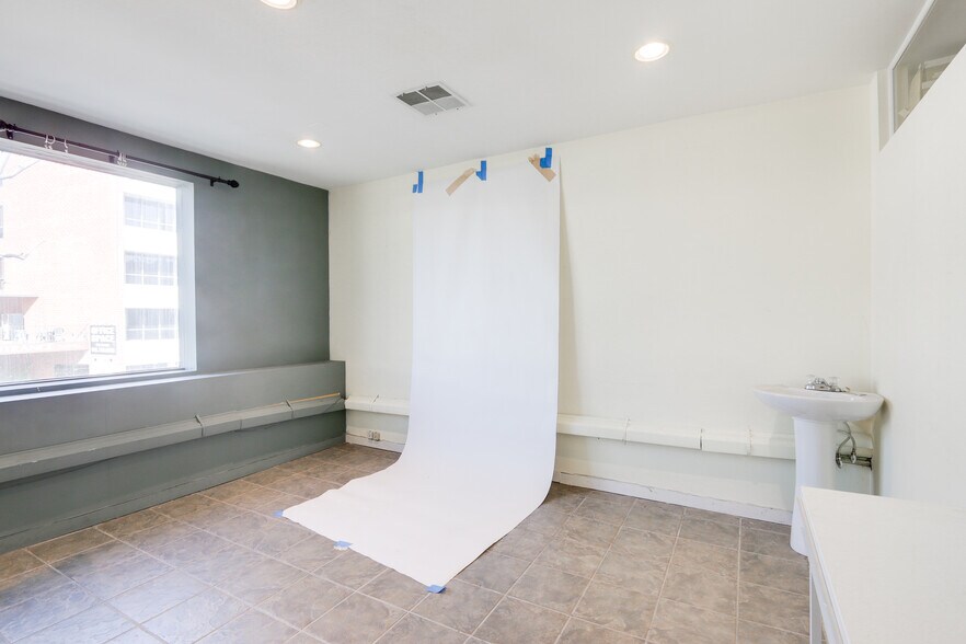 More Photos Of 14014 Ventura Blvd, Sherman Oaks Storefront Retail Office For Lease