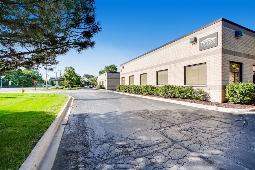 More Photos Of 1840-1864 S Elmhurst Rd, Mount Prospect Unknown For Lease