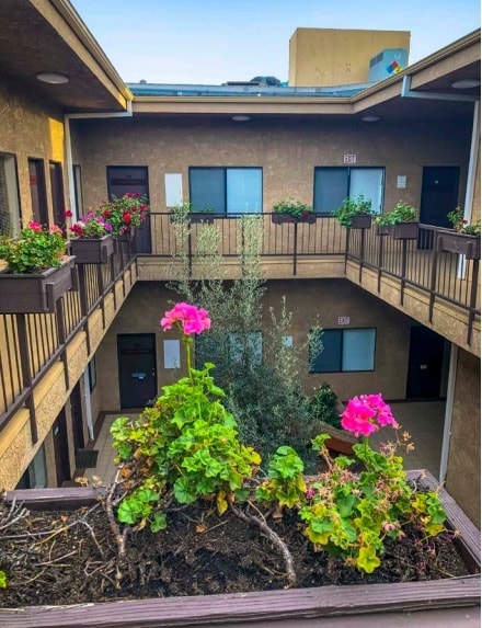 More Photos Of 12240 Venice Blvd, Los Angeles Office For Lease