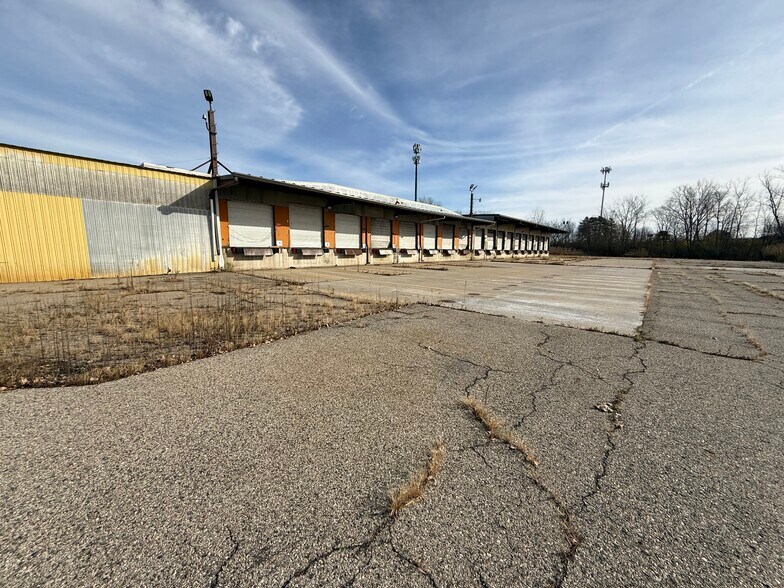 More Photos Of 11740 Dixie Hwy, Birch Run Truck Terminal For Lease