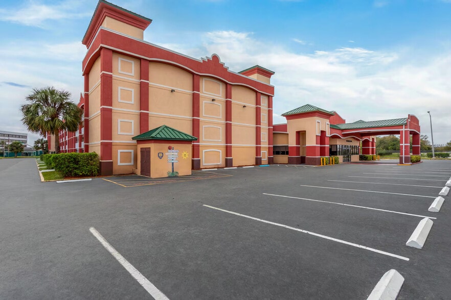 Primary Photo Of 2500 33rd St, Orlando Hotel For Sale