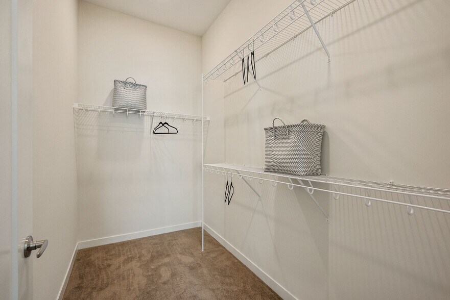 More Photos Of 8045 Metcalf Ave, Overland Park Apartments For Lease