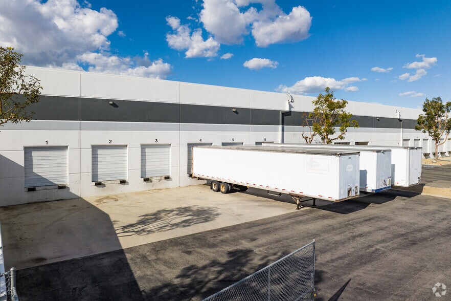 More Photos Of 4755 Zinfandel Ct, Ontario Warehouse For Lease