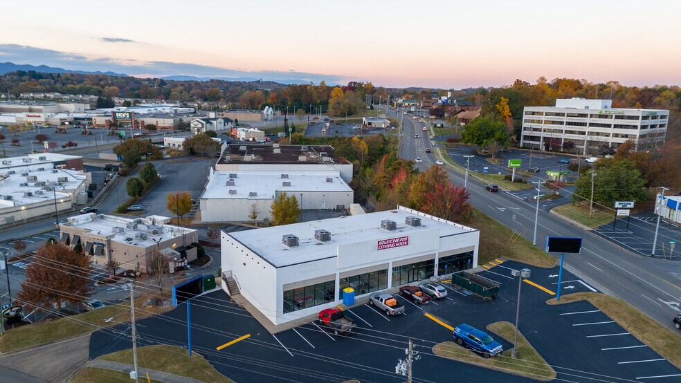 More Photos Of 2123 N Roan St, Johnson City Freestanding For Sale