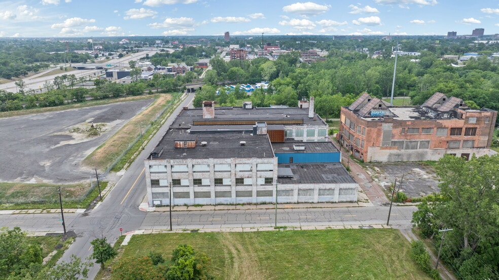 More Photos Of 4444 Lawton Ave, Detroit Warehouse For Sale