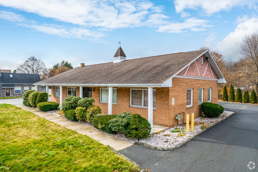 More Photos Of 347-349 Main St, Simpson Bank For Sale