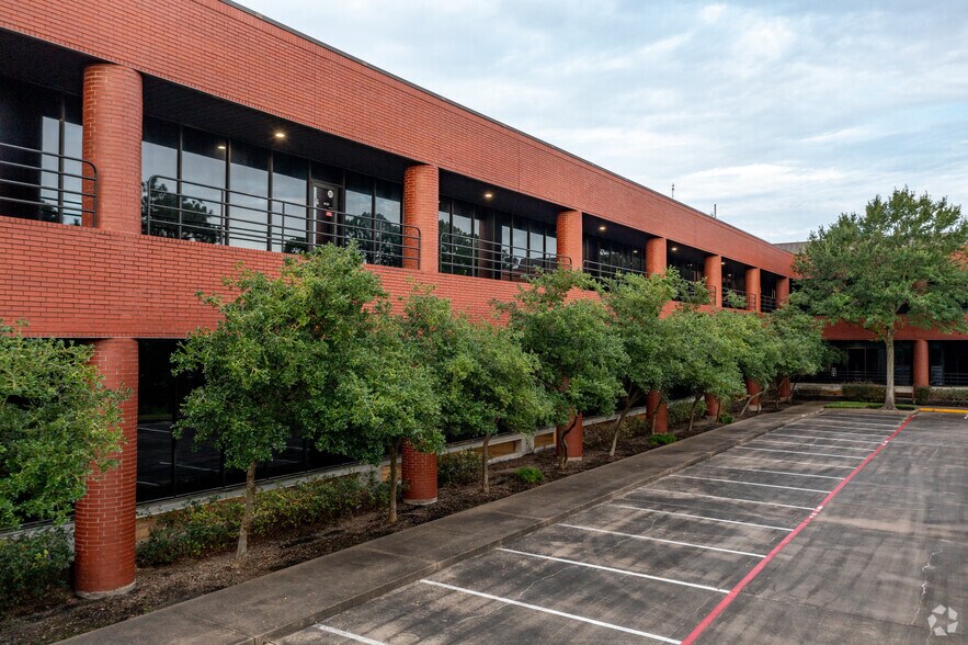 More Photos Of 600 Gemini St, Houston Office For Sale