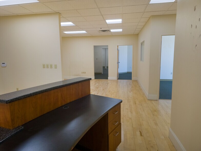 More Photos Of 2600 The American Rd SE, Rio Rancho Office For Lease
