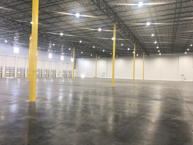 More Photos Of 500 Commerce Pky, Katy Warehouse For Lease