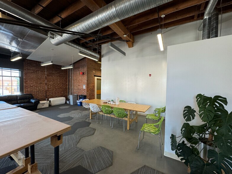 More Photos Of 210 W 19th Ter, Kansas City Office For Lease