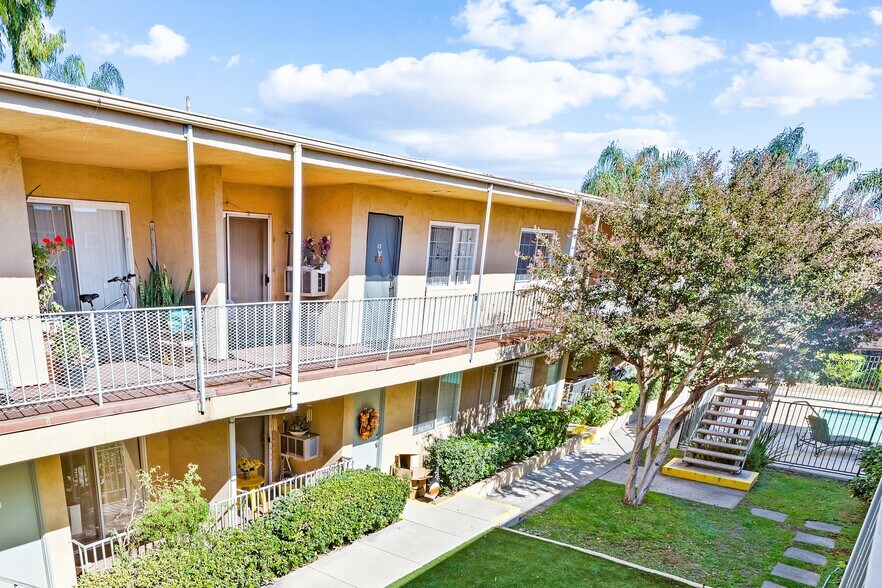 More Photos Of 8523 Etiwanda Ave, Northridge Apartments For Sale