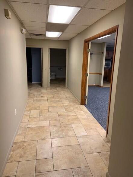 More Photos Of 1640 Axtell Dr, Troy Medical For Lease