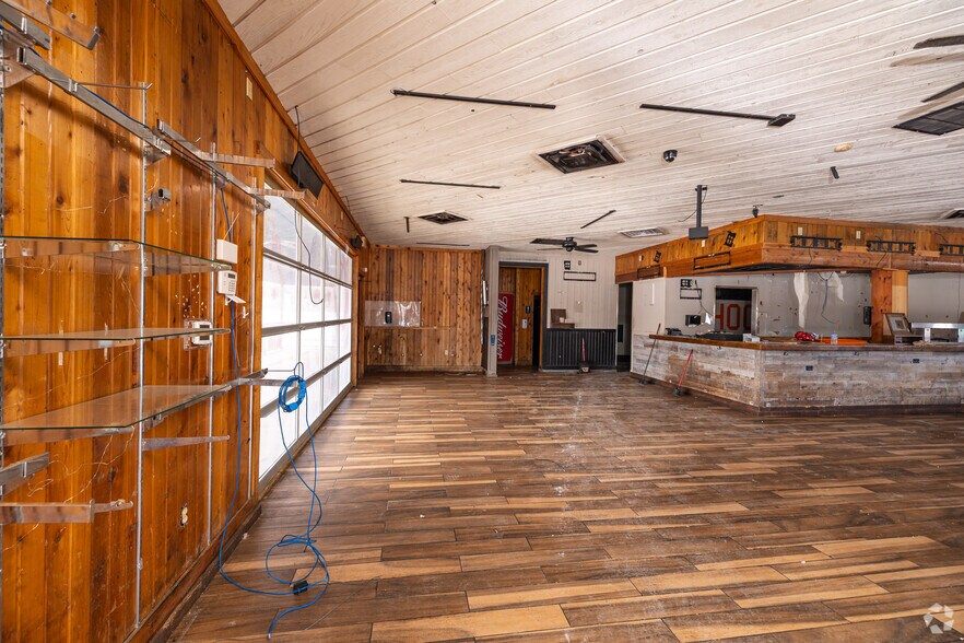 More Photos Of 3241 Horizon Dr, Springfield Restaurant For Sale