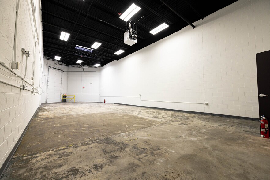 More Photos Of 335-367 Remington Blvd, Bolingbrook Light Manufacturing For Lease