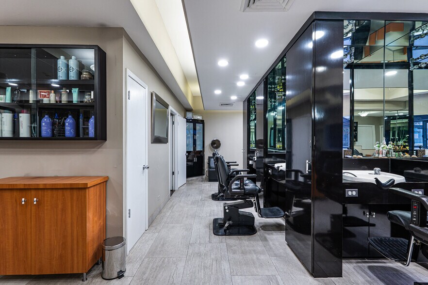 More Photos Of 405 N Wabash Ave, Chicago Office For Sale