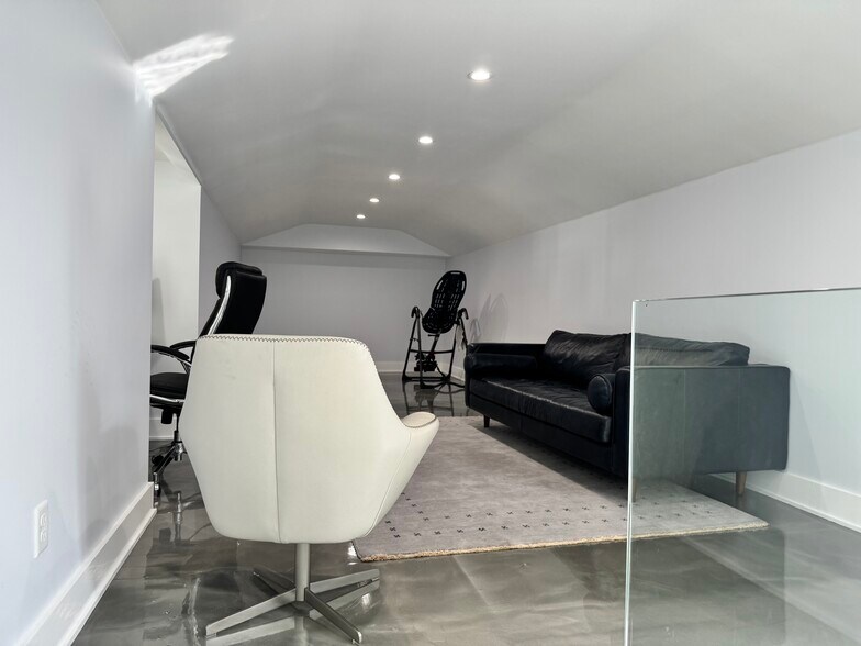 Primary Photo Of 2010 Kings Cir S, Neptune Beach Flex For Lease