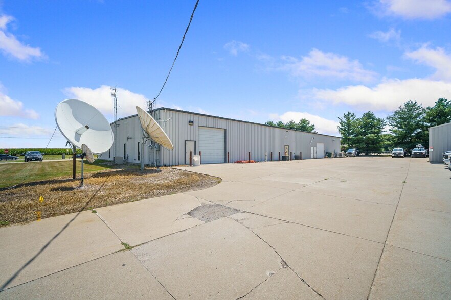 More Photos Of 1801 N 13th Ave E, Newton Flex For Lease