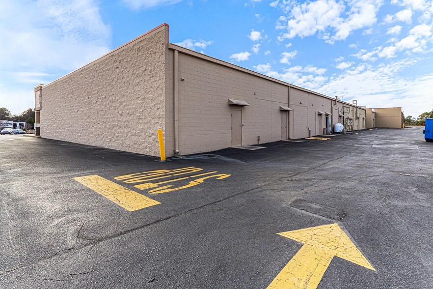 More Photos Of 630 Lillington Hwy, Spring Lake General Retail For Lease