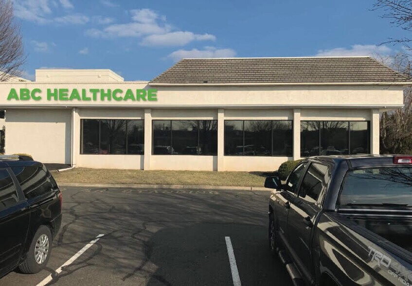 More Photos Of 12 Penns Trl, Newtown Medical For Lease