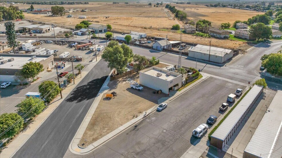 More Photos Of 100 1st St, Coalinga Radio TVTransmission Facilities For Sale