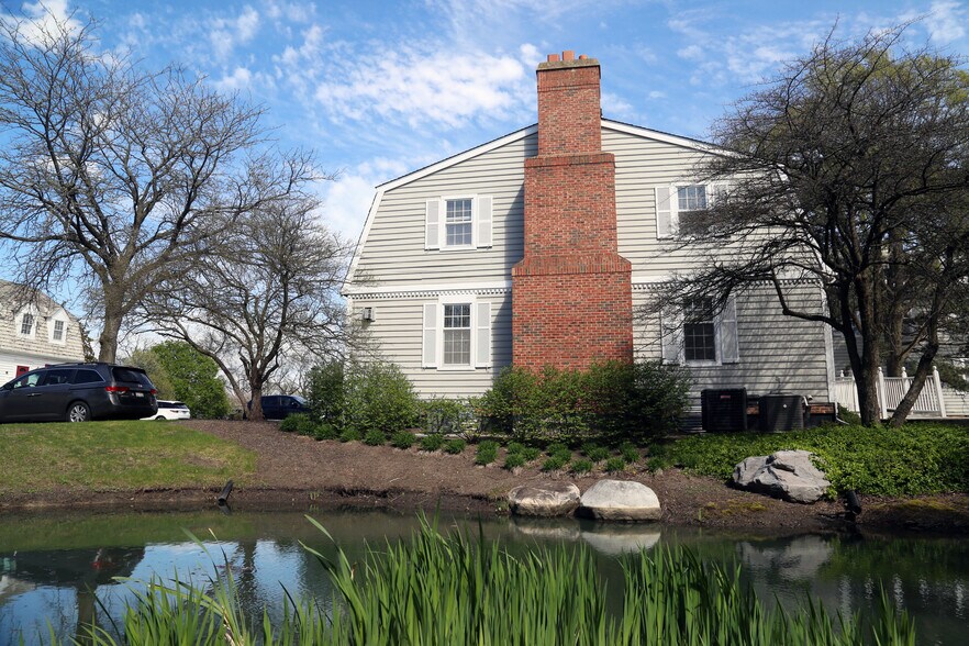 More Photos Of 1621 W Colonial Pky, Palatine Office For Sale