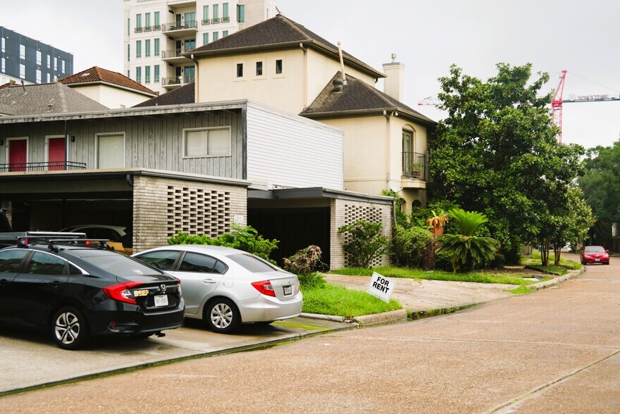 Primary Photo Of 2414 Mimosa Dr, Houston Apartments For Sale