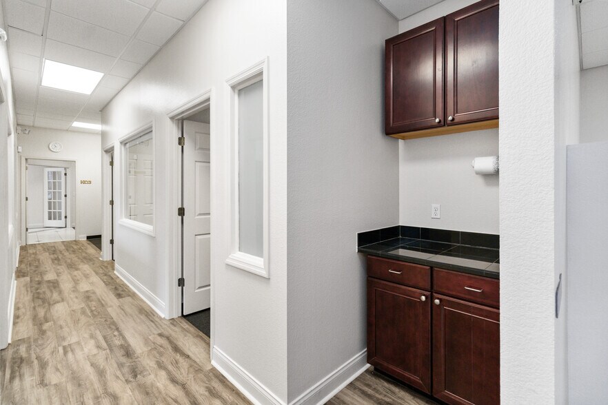 More Photos Of 365 Wekiva Springs Rd, Longwood Office For Sale