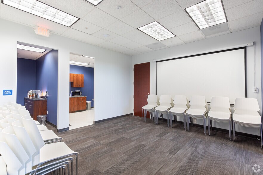 More Photos Of 5030 Business Center Dr, Fairfield Medical For Lease