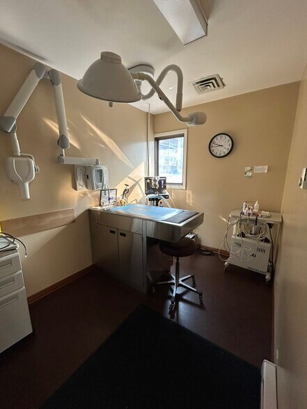 More Photos Of 620 Fanshawe Park Rd E, London Medical For Sale