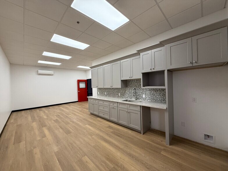 More Photos Of 714 N Monterey St, Gilbert Warehouse For Lease