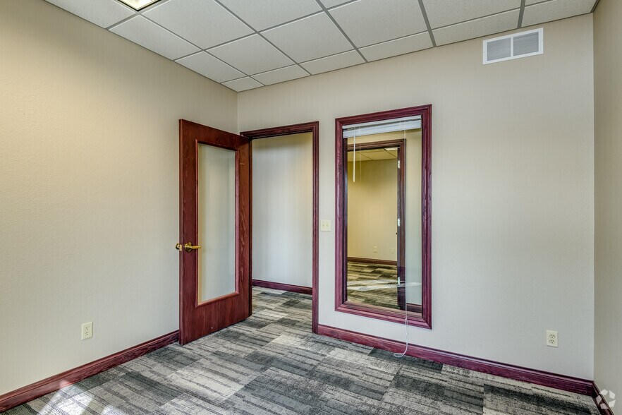 More Photos Of 119 N McCarthy Rd, Appleton Office For Lease