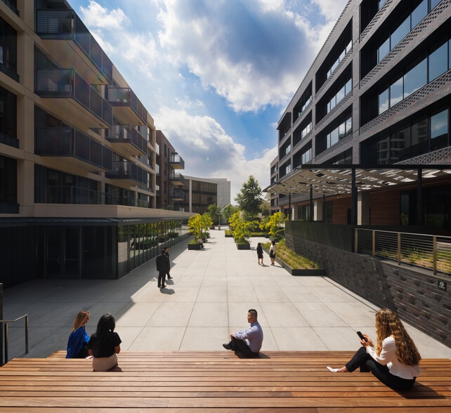 More Photos Of 10 W Walnut St, Pasadena Loft Creative Space For Lease