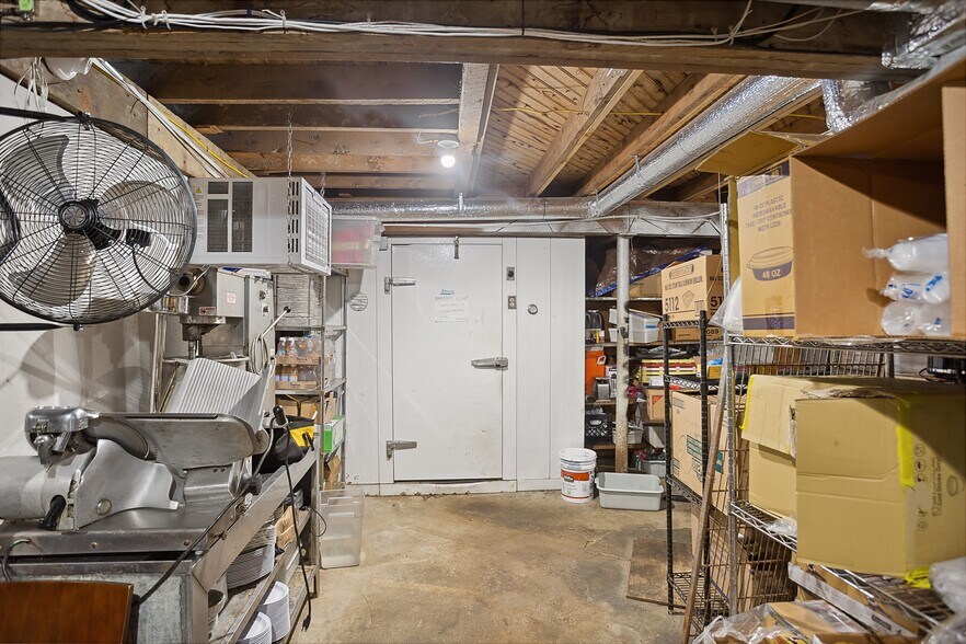 More Photos Of 63 S Euclid Ave, Montauk Restaurant For Sale