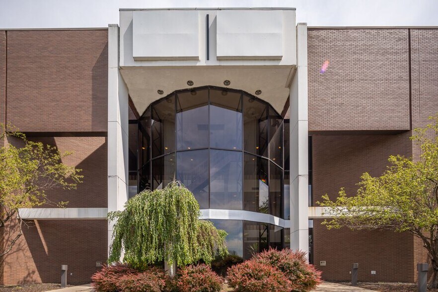 More Photos Of 200 Canal View Blvd, Rochester Office For Lease