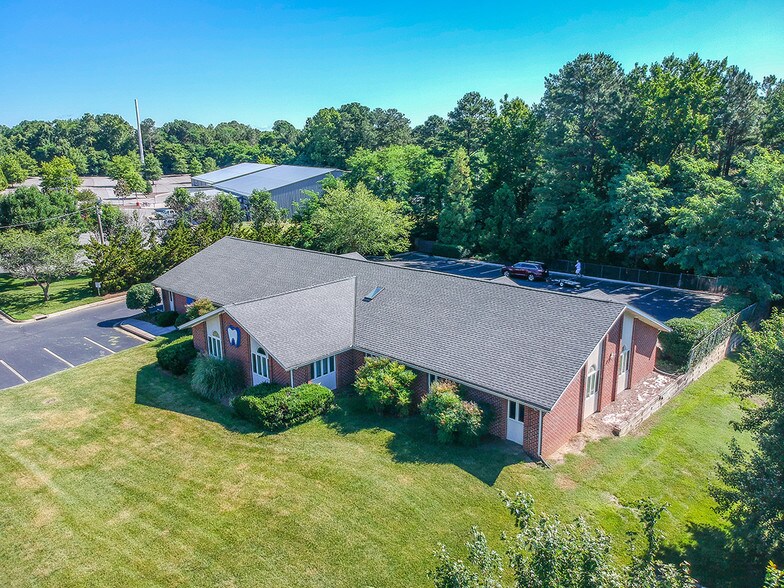 More Photos Of 12205 Gayton Rd, Richmond Office For Lease