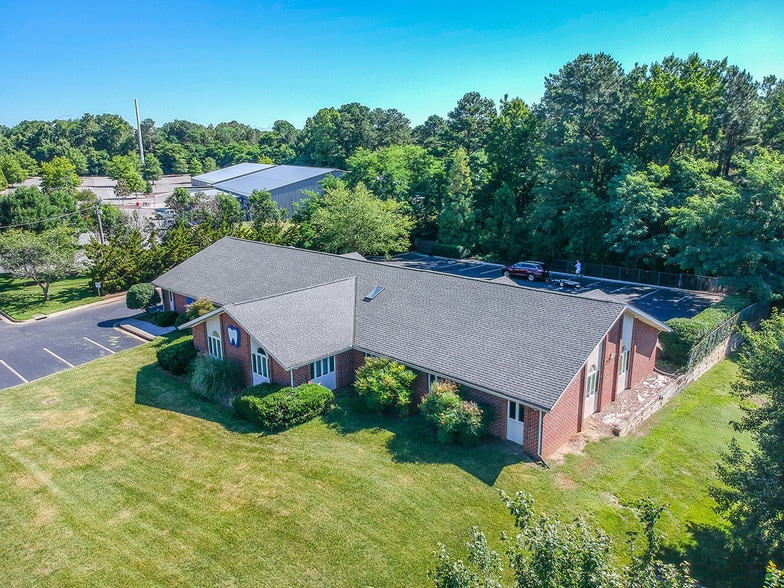 More Photos Of 12205 Gayton Rd, Richmond Office For Lease